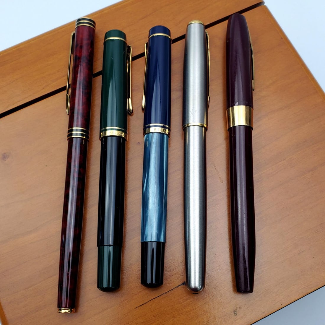 Lot of 3 Gold Nib Vintage Fountain Pens In Holder (1 of 5)