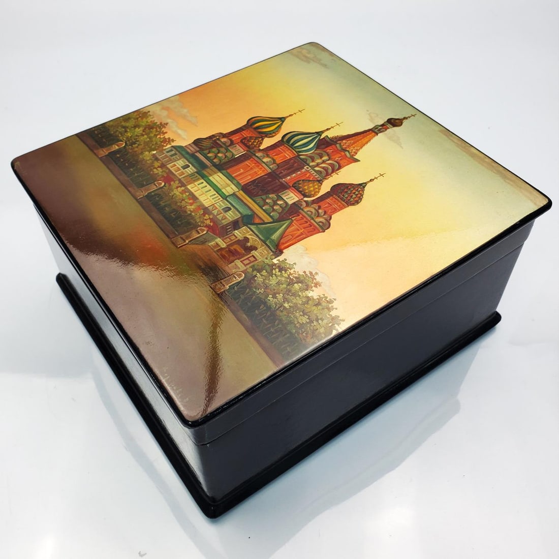 Very Fine & Large Signed Russian Lacquered Box (1 of 4)