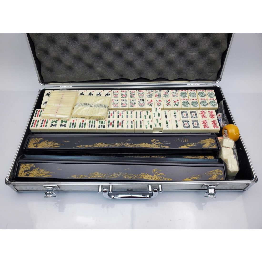 Complete Mahjong Set in Fitted Aluminum Case (1 of 4)