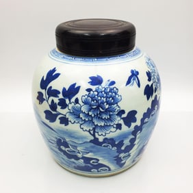 Antique Chinese Blue & White Porcelain Covered Jar