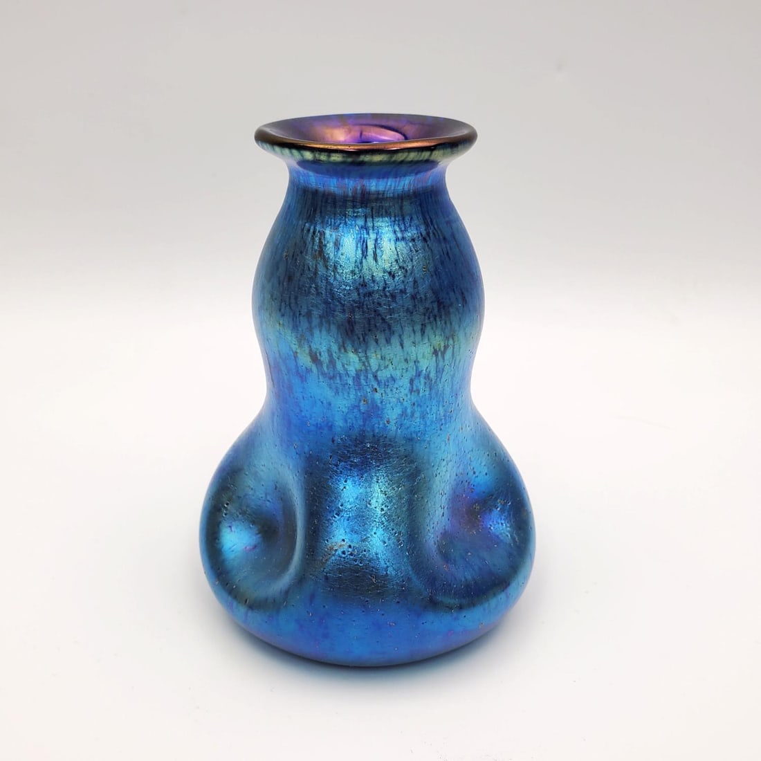 Loetz Austria Iridescent Art Glass Vase c.1900: Loetz Austria Iridescent Art Glass Vase c.1900. Condition: Excellent. Dimensions: H-4.25". Provenance: From a Long Island, NY Home. Please note the absence of a Condition Report does not imply that th
