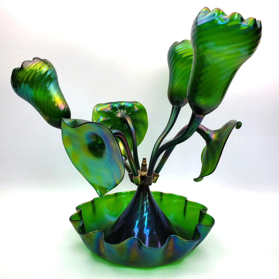 Antique Loetz Style Large Iridescent Art Glass: Antique Loetz Style Large Iridescent Art Glass Centerpiece Depicting Water Lilies. The Base Holds Removable Water Lily Shaped Inserts. Condition: Generally Very Good. Tiny Chip on The Edge of The Base