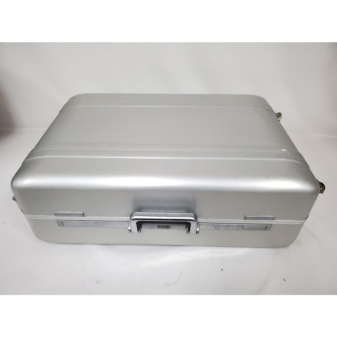 Vintage Zero Halliburton Aluminum Suitcase (1 of 9)