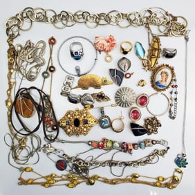 Lot of Good Quality Costume Jewelry Items