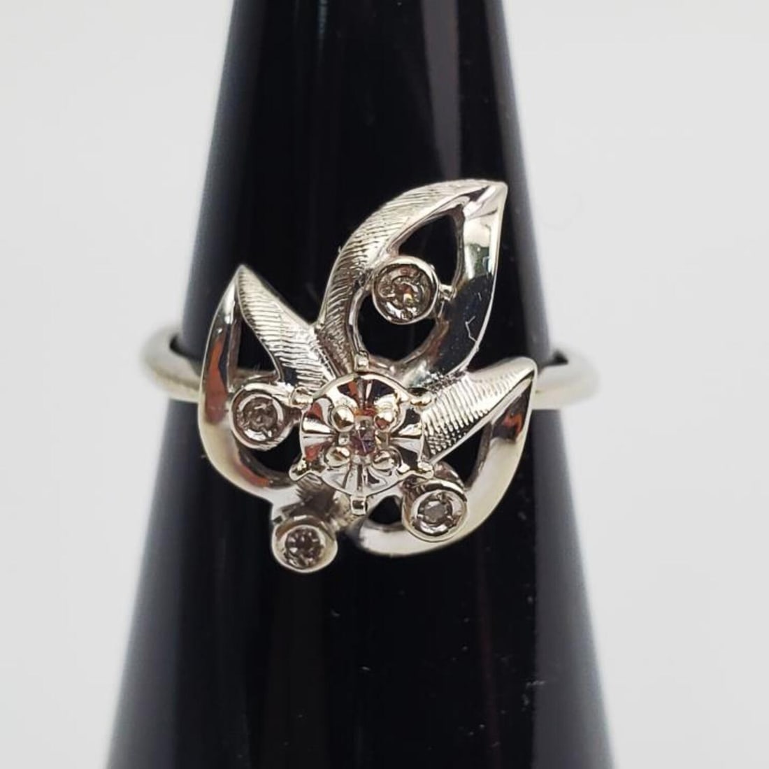 10K White Gold Ring: 10K White Gold Ring. Condition: Generally Good. Dimensions: Size-4.5 Total Weight: 3g / 2dwt. Provenance: From a Long Island, NY Collector. Please note the absence of a Condition Report does not imply