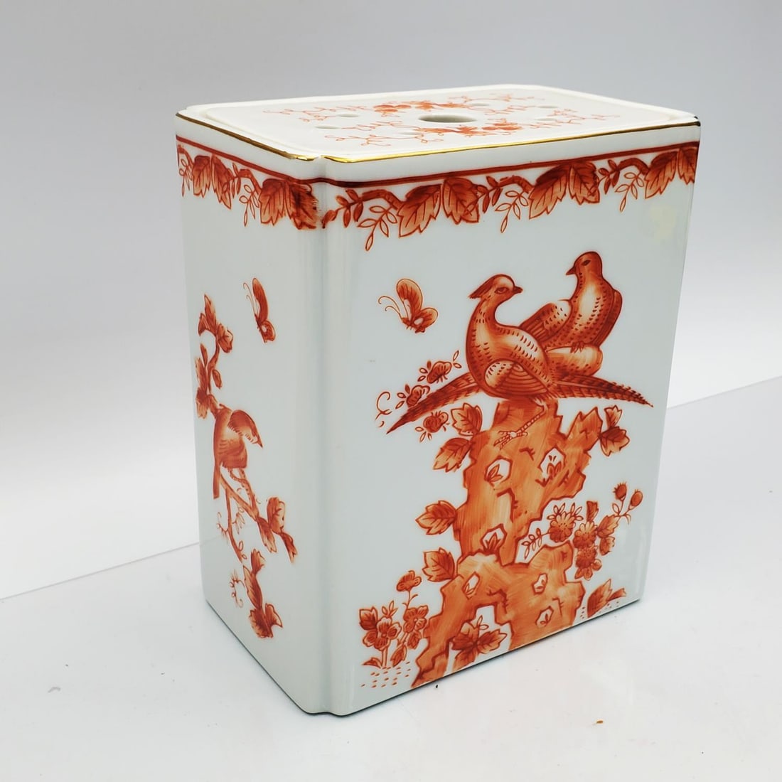 Chinoiserie Porcelain Vase w/ Removable Top: Chinoiserie Porcelain Vase w/ Removable Top. Condition: Generally Very Good. Dimensions: L-5" x W-3.5" x H-6. Provenance: From a Long Island, NY Home. Please note the absence of a Condition Report doe