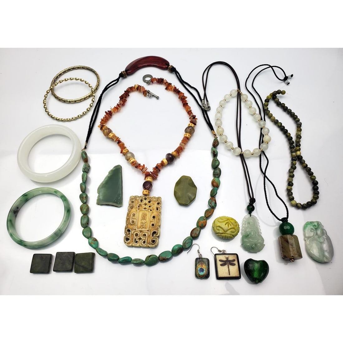Lot of Vintage Chinese Probably Jade Jewelry Items (1 of 4)