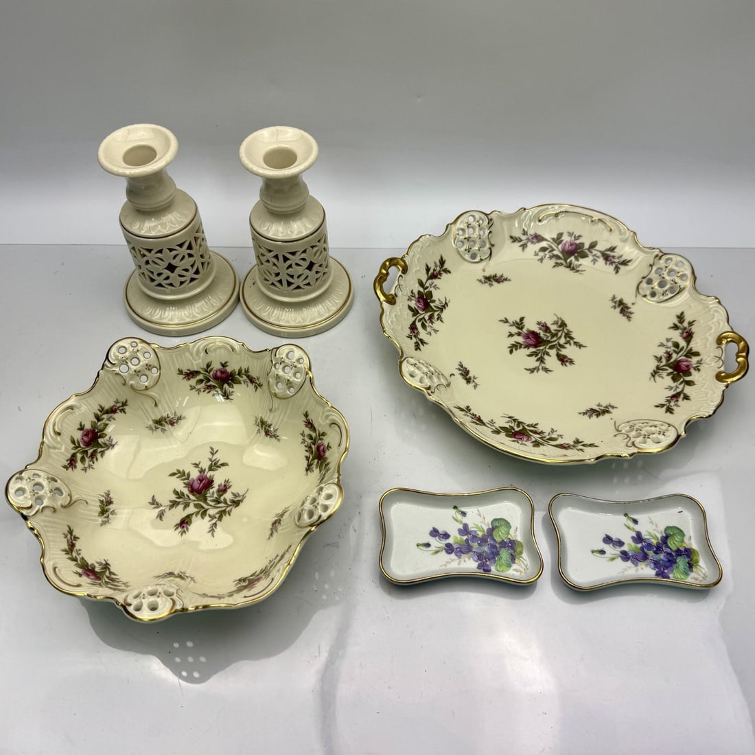 Lot of Vintage Porcelain Items (1 of 5)