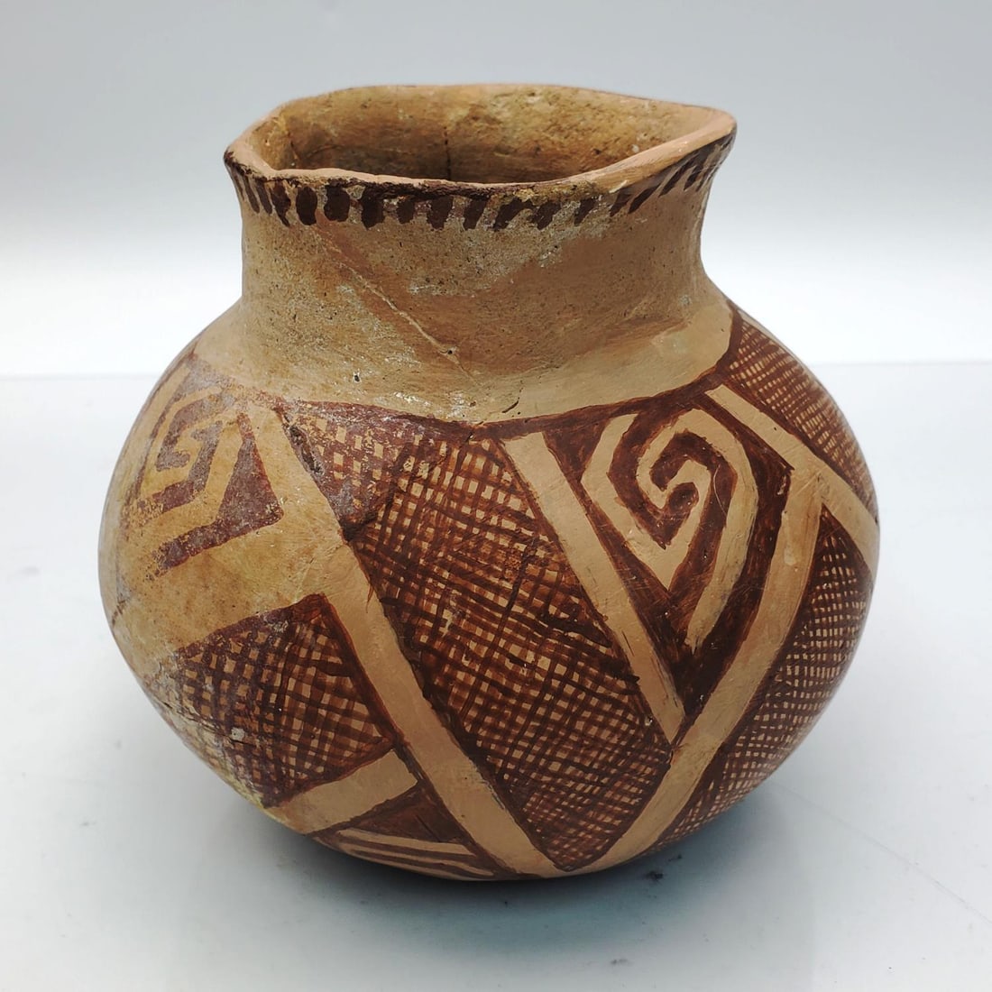 Prehistoric Native American Hohokam Pottery Jar (1 of 3)