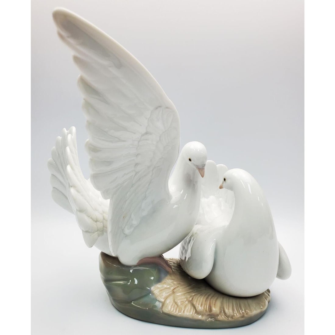 Vintage Lladro Porcelain Figure of 2 Doves (1 of 5)