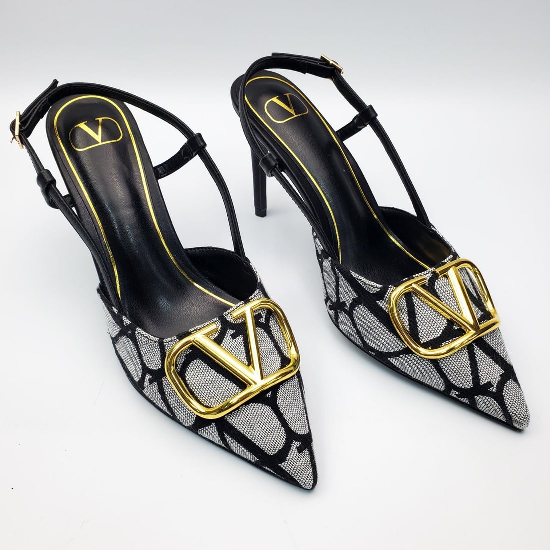 Authentic Valentino Garavani "V" Logo Leather Heels: Authentic Valentino Garavani, Made in Italy "V" Logo Leather Heels. Condition: Excellent. Brand New. Never Used. Dimensions: Shoe Size- 38. Provenance: From a Long Island, NY Home. Please note the abs