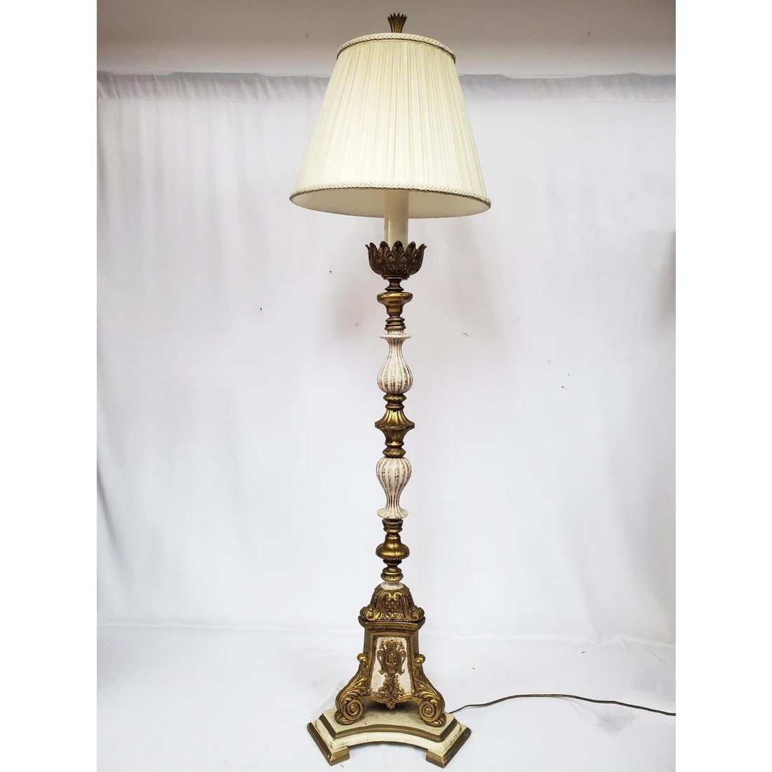 Vintage Italian Carved & Gilt Wood Floor Lamp: Vintage 1950's or 60's Italian Tall Carved & Gilt Wood Floor Lamp. With Original Metal Finial. Condition: Generally Good. Dimensions: Total H-58". Provenance: From a Long Island, NY Home. Please note 