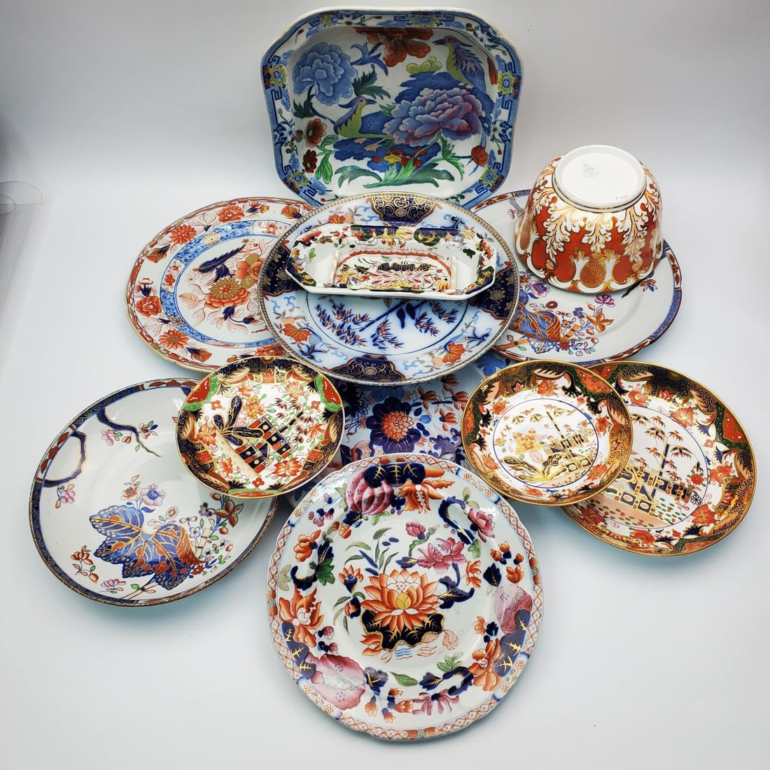 Large Lot of English Chinoiserie Porcelain Items (1 of 3)