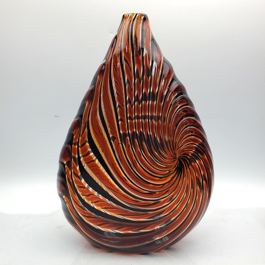 Orlando Zemaro, Murano Venetian Art Glass Vase: Orlando Zemaro, Italian (Born 1932), Murano Venetian Art Glass Spiral Vase. Fully Signed. Condition: Exceptional Quality. Dimensions: H-12". Provenance: From a Long Island, NY Home. Please note the ab