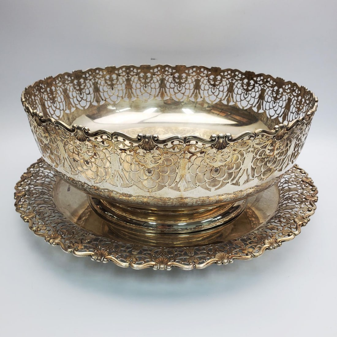 Rare 2pc Mappin & Webb Sterling Silver Bowl & Tray: Rare 2-Piece Mappin & Webb Large Sterling Silver Reticulated Bowl on Large Footed Reticulated Sterling Silver Tray. Both Are Fully Hallmarked. Condition: Generally Very Good. Dedication on The Bottom