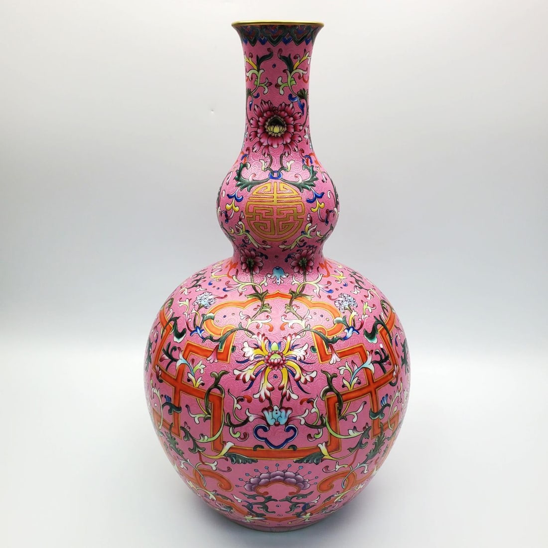 Chinese Qing Dynasty Style Famille Rose Vase: Chinese Qing Dynasty Style Famille Rose Vase. Reign Mark on the Bottom of Vase Reads: "Made in the Great Qing Dynasty During the Reign of the Emperor Qianlong". Condition: Excellent. Dimensions: H-16"