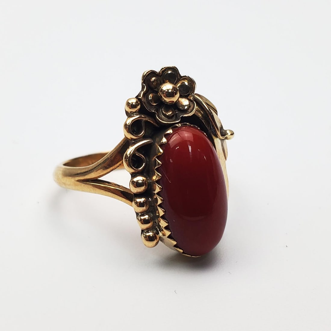 14K Gold & Dark Coral Ring: 14K Gold & Dark Coral Ring. Condition: Excellent. Dimensions: Ring Size-6.75. Gross Weight: 5.1g/3.3dwt. Provenance: From a Long Island, NY Home. Please note the absence of a Condition Report does not