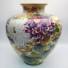 Monumental Antique Japanese Meiji Satsuma Vase (1 of 6)