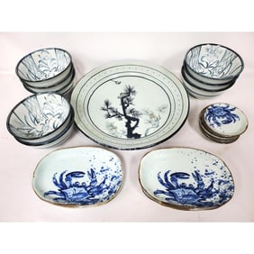 Large Group Lot of Japanese Porcelain Items