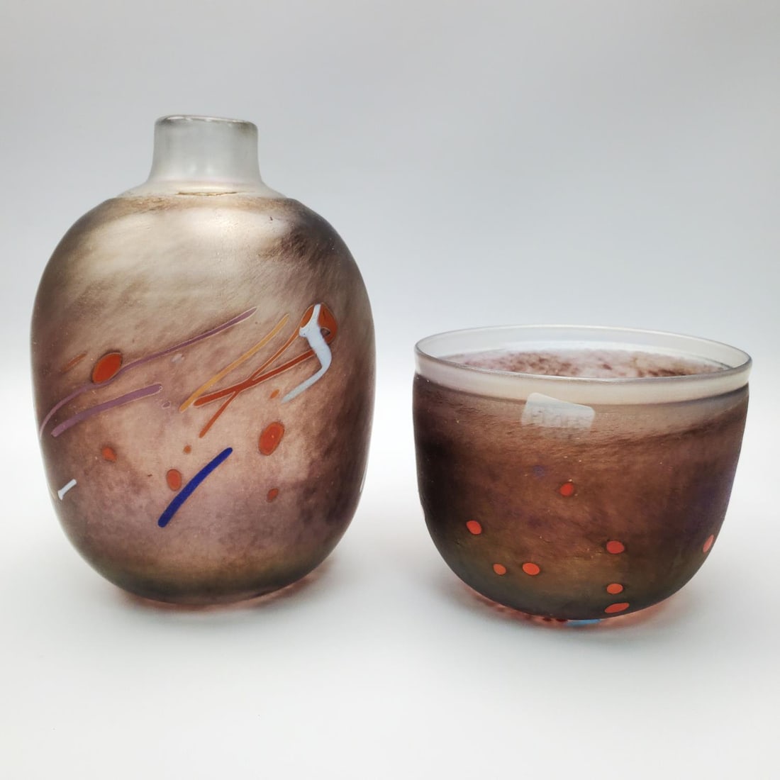 2 Boda Bertil Vallien Iridescent Art Glass Vases: Lot of 2 Boda Bertil Vallien Iridescent Art Glass Vases. Both Are Fully Signed & Numbered At The Bottom. Condition: Generally Very Good. Dimensions: Larger-H-6.5" x Dia-5". Provenance: From a Long Isl