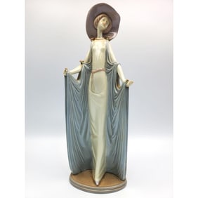 Vintage Porcelain Lladro Sculpture "Afternoon Tea"