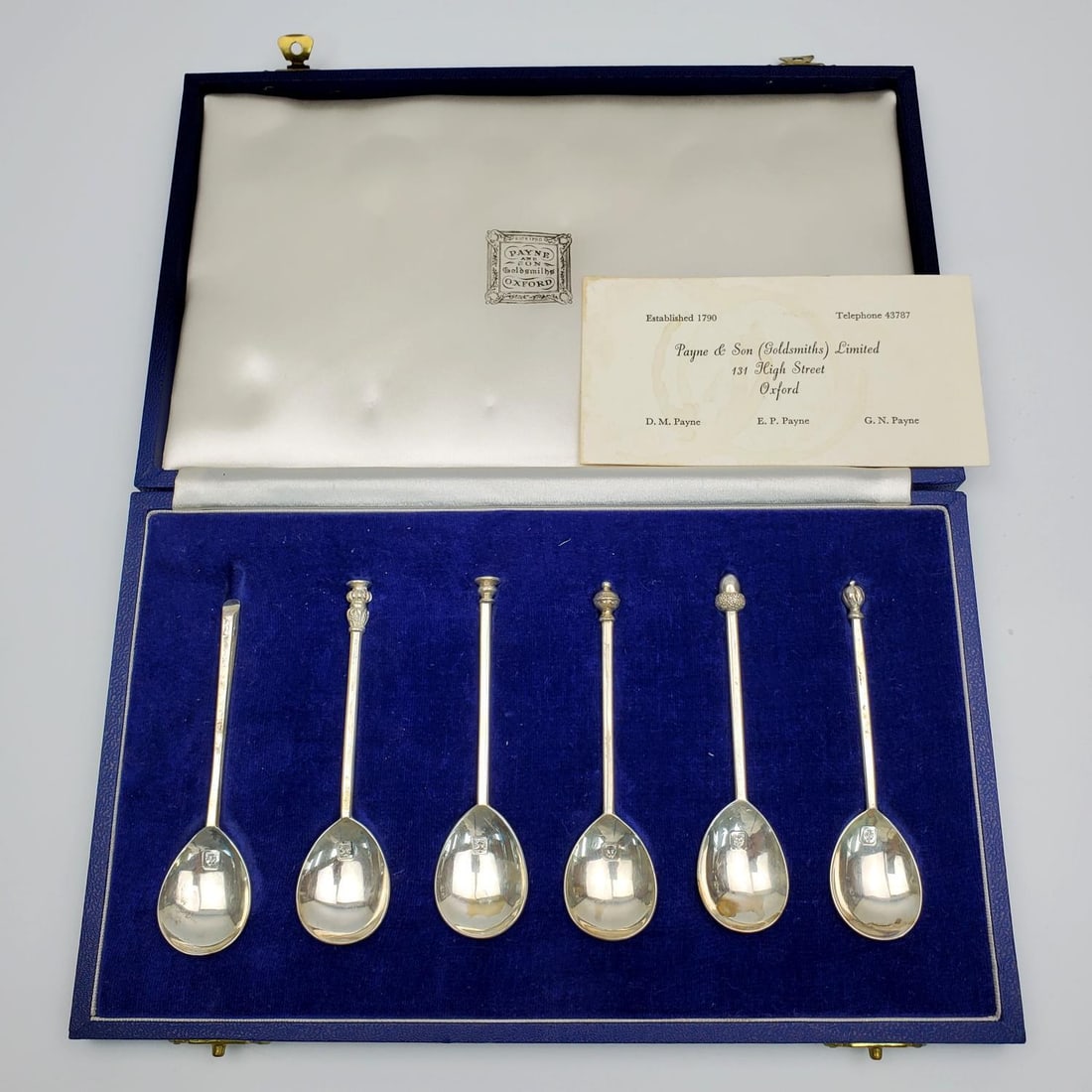 6 Vintage Payne and Son Goldsmith Silver Spoons: Lot of 6 Vintage "Payne and Son Goldsmiths Oxford" Silver Spoons. Fully Hallmarked. These are Copies of Antique English Spoons. In Original Fitted Box. Condition: Generally Very Good. Dimensions: Each