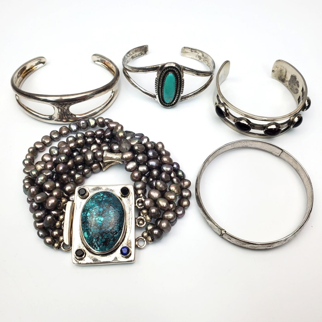 Lot of Silver Jewelry Items: Lot of Silver Jewelry Items Including Cuff Bracelets. Condition: Generally Good. Dimensions: Various Sizes. Gross Weight: 192.3g / 6.11ozt. Provenance: From a Long Island, NY Home. Please note the abs
