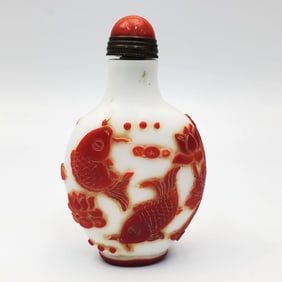 Unusual Chinese Carved Peking Glass Snuff Bottle