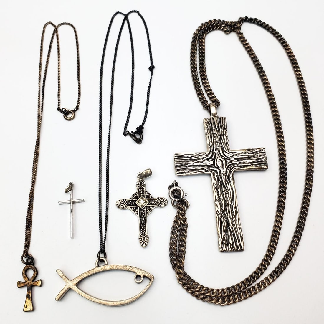 Lot of Silver "Cross" Jewelry Items: Lot of Silver "Cross" Jewelry Items Including Pendants & Necklaces. Condition: Generally Good w/ Some Tarnishing. Dimensions: Various Sizes. Gross Weight: 59.4g / 1.9ozt. Provenance: From a Long Islan