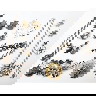 Lot of Silver Jewelry Items: Lot of Silver Jewelry Items Including Screw-Back Earrings, Necklaces, & a Brooch. Condition: Generally Good w/ Some Tarnishing. Dimensions: Various Sizes. Gross Weight: 70.3g / 2.25ozt. Provenance: Fr