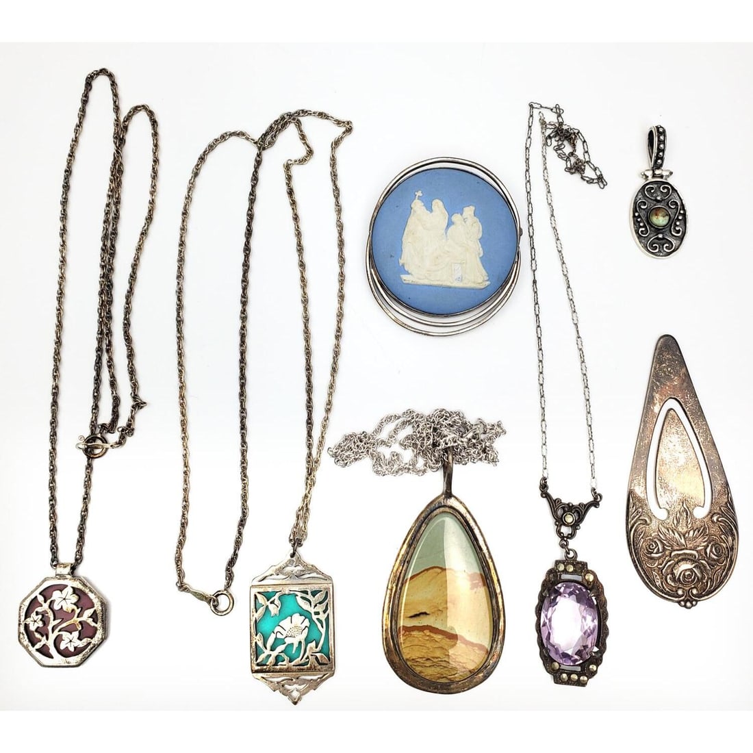 Lot of Silver Jewelry Items: Lot of Silver Jewelry Items Including Necklaces & Pendants. Condition: Generally Good w/ Some Tarnishing. Dimensions: Various Sizes. Gross Weight: 70g / 2.24ozt. Provenance: From a Long Island, NY Hom
