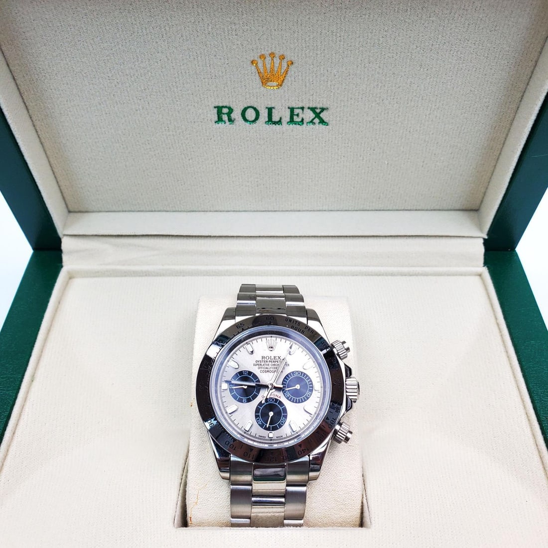 Men's Watch In Original Box: Men's Watch In Original Box. Please Note This Item is Not Authentic. Condition: Generally Very Good. Please Note- We Do Not Guarantee the Workability or Mechanism of Any Watches or Clocks. Dimensions:
