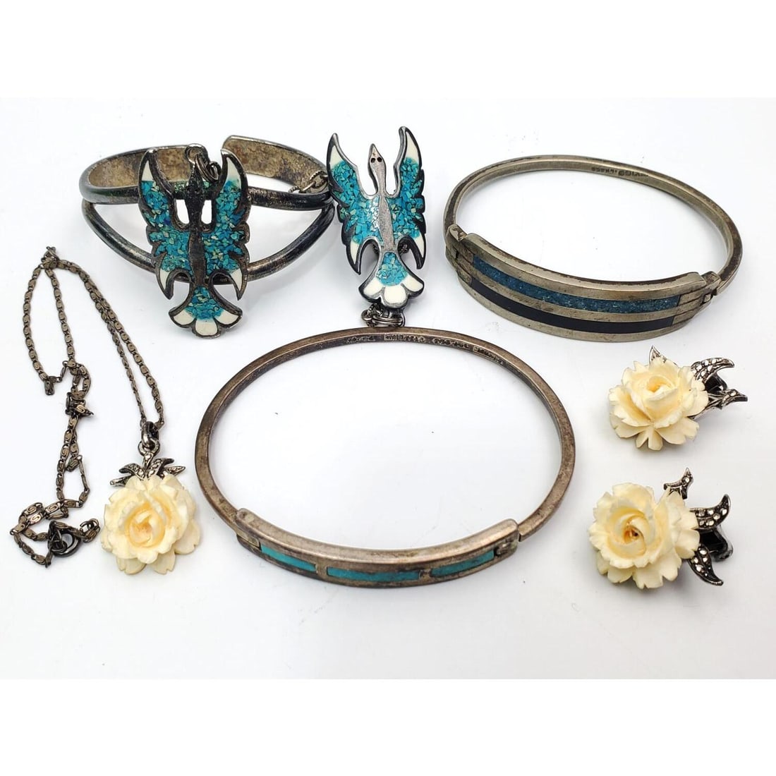 Group Lot of Silver Jewelry Items: Group Lot of Silver Jewelry Items. Condition: Sold As Is. Dimensions: Various Sizes. Gross Weight: 86.3 g / 2.775ozt. Provenance: From a Long Island, NY Home. Please note the absence of a Condition Re