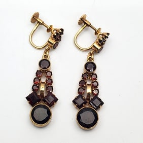 Fine Pair of Vintage 14K Gold & Garnet Earrings