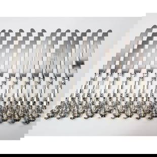 12 Wallace Sir Christopher Sterling Silver Knives: Set of 12 Wallace "Sir Christopher" Sterling Silver Handled Knives. Condition: Generally Very Good. Dimensions: L-9". Provenance: From a Long Island, NY Home. Please note the absence of a Condition Re