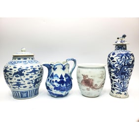 Lot of 4 Chinese Porcelain Items