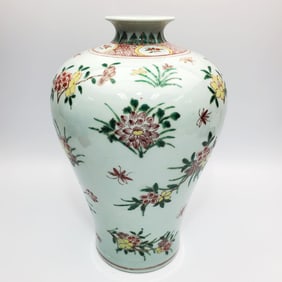Fine Chinese Enameled Vase