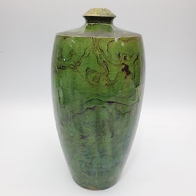 Chinese Porcelain Green Glaze Twisted Core Vase