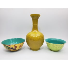 Lot of 3 Chinese Porcelain Items