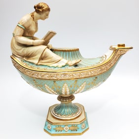 Wedgwood Majolica Vestal Oil Lamp