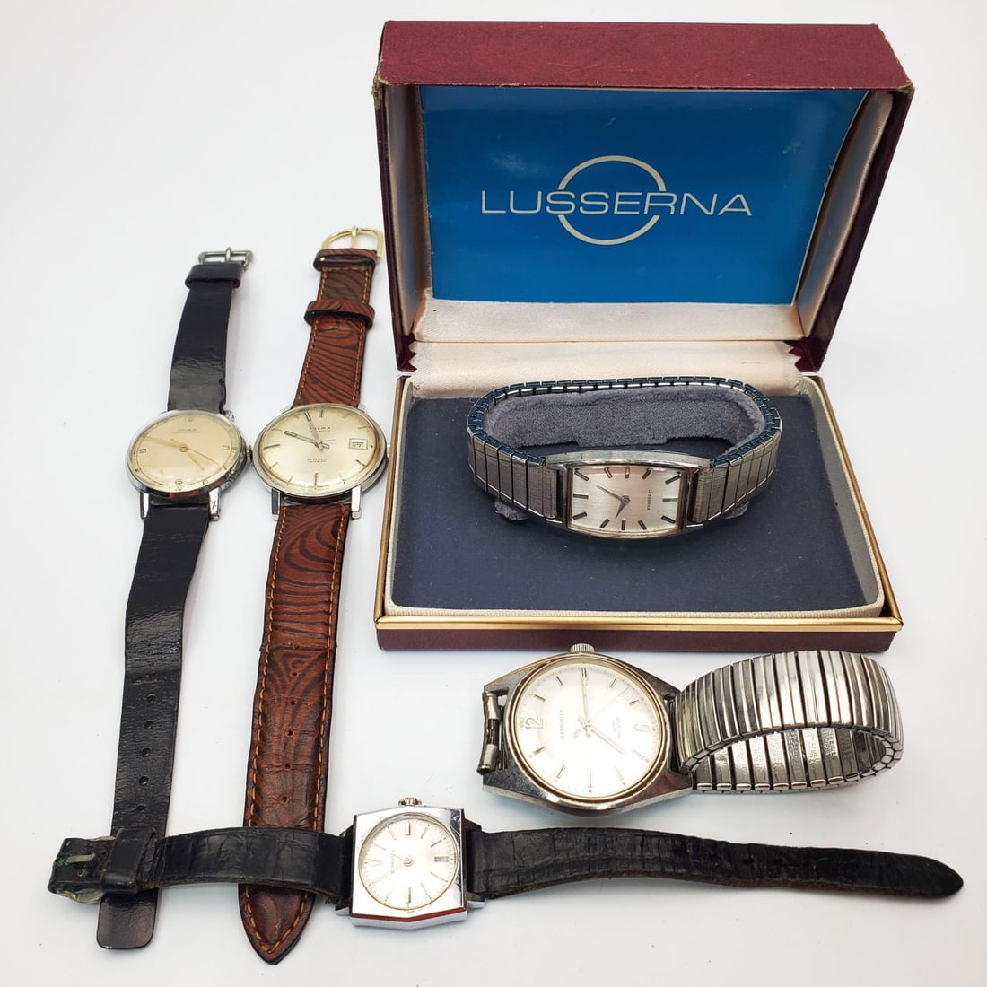 Lot of 5 Vintage Watches of Various Makers: Lot of 5 Vintage Watches of Various Makers.Condition: Sold As Is. Please Note- We Do Not Guarantee the Workability or Mechanism of Any Watches or Clocks. Dimensions: Various Sizes. Provenance: From a 