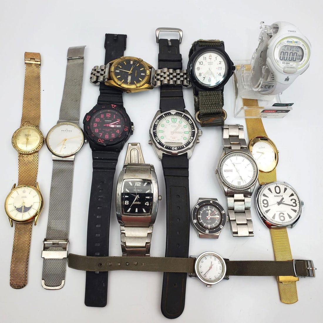 Lot of Vintage Watches & Watch Movements: Lot of Vintage Watches & Watch Movements of Various Makers Including Seiko, Casio, & Others.Condition: Sold As Is. Please Note- We Do Not Guarantee the Workability or Mechanism of Any Watches or Clock