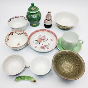 Lot of 12 Chinese Small Porcelain Items