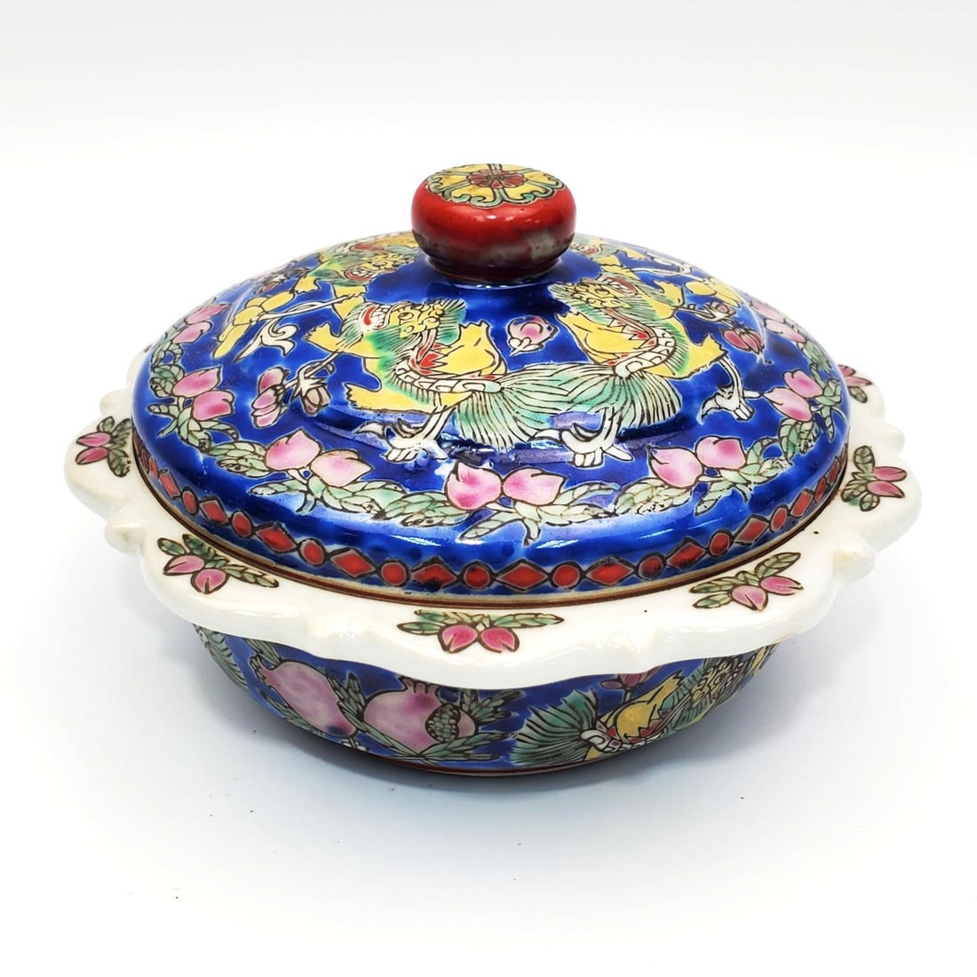 Chinese Signed Porcelain Covered Tea Cup: Chinese Signed Porcelain Covered Tea Cup. Condition: Generally Very Good. Dimensions: Dia-5". Provenance: From a Long Island, NY Home. Please note the absence of a Condition Report does not imply that