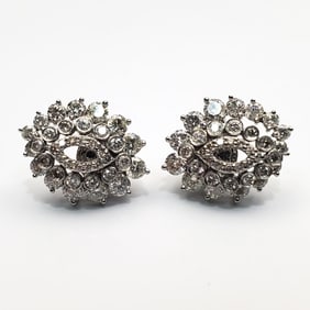 Pair of 18k White Gold & Diamonds Earrings