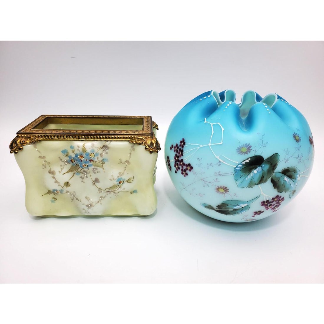 Lot of 2 Wave Crest Glass Items (1 of 7)