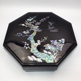 Chinese Black Lacquer Octagonal Shaped Box