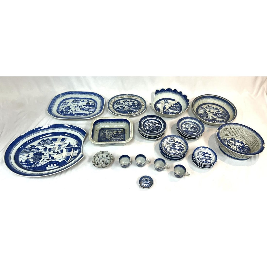 31 Antique Blue & White Chinese Porcelain Items (1 of 18)