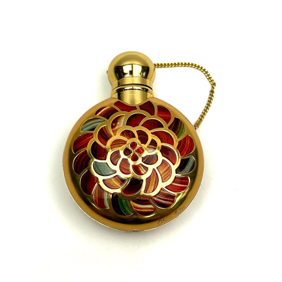 Vintage Guerlain Les Meteorites Refillable Perfume: Vintage Guerlain Les Meteorites Refillable Perfume Spray Eau De Parfum Samsara in Original Box. Condition: Please Note This Item is Sold As Is.Dimensions: Box W- 4.8" x H- 1.5" Provenance: From a Long