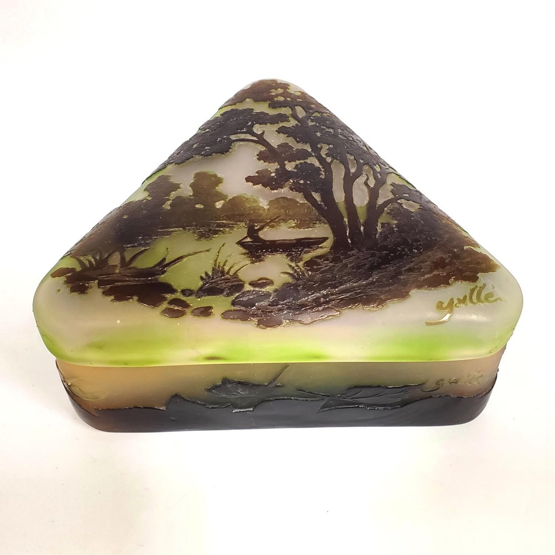 Galle French Art Nouveau Cameo Glass Covered Box (1 of 6)